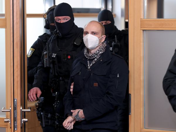 La Fiscalía alemana pide perpetua para un neonazi por asesinar a un político