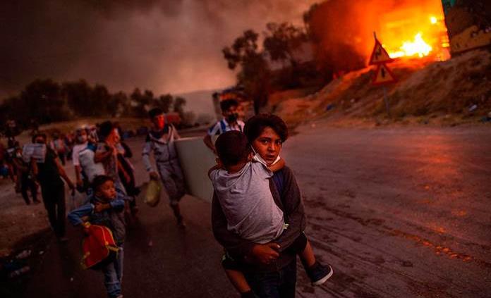 Protagonizan Foto del Año niños refugiados de campo en llamas de Moria UNICEF