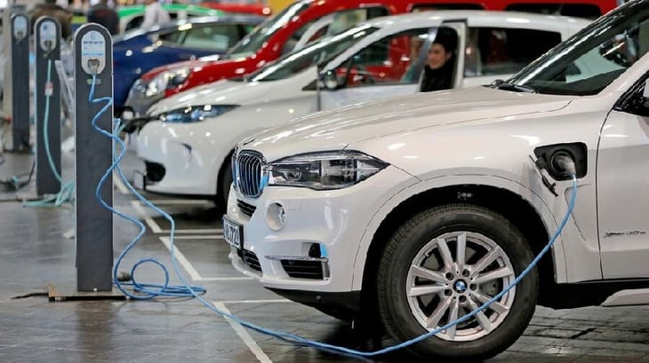 Alertan por posibles fallas en batería de híbridos de BMW