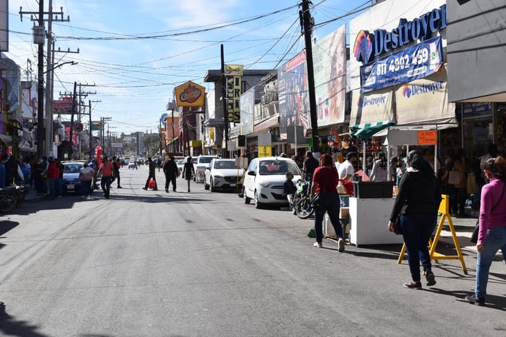 Cierran más calles de Monclova en horas claves