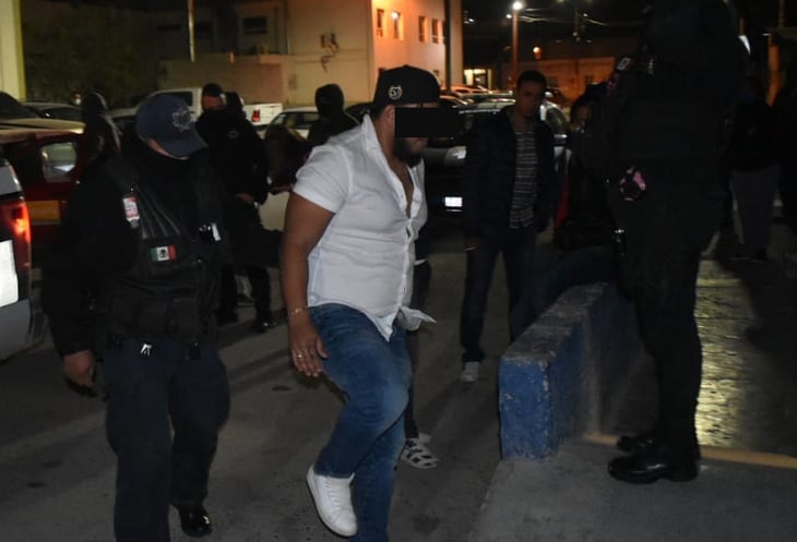 Intentan arrollar a policías en Monclova 