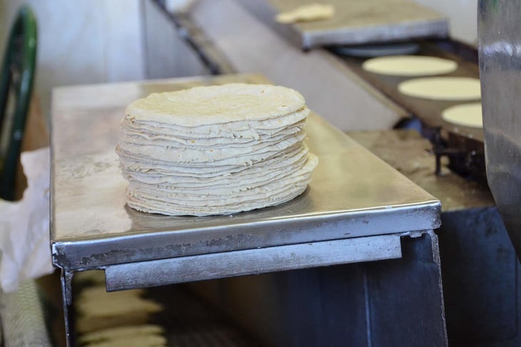 Descarta AMLO aumento  en precio de la tortilla 