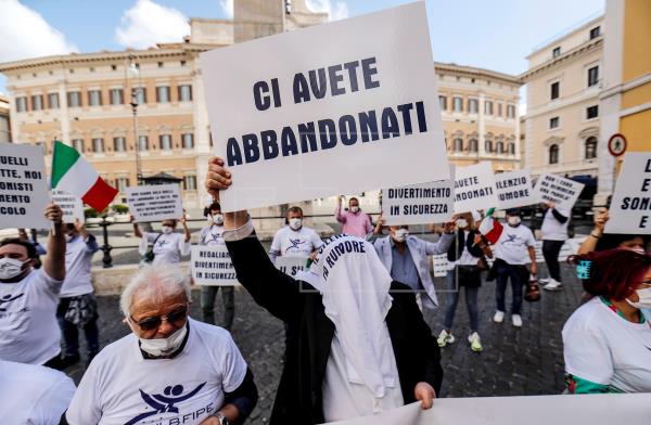 Italia suma 11,831 nuevos casos de covid, la mitad del viernes con menos test