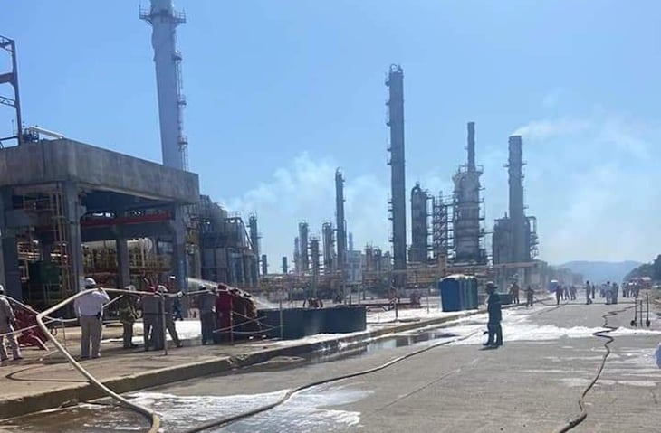 Causan conato de incendio explosiones en refinería de Oaxaca