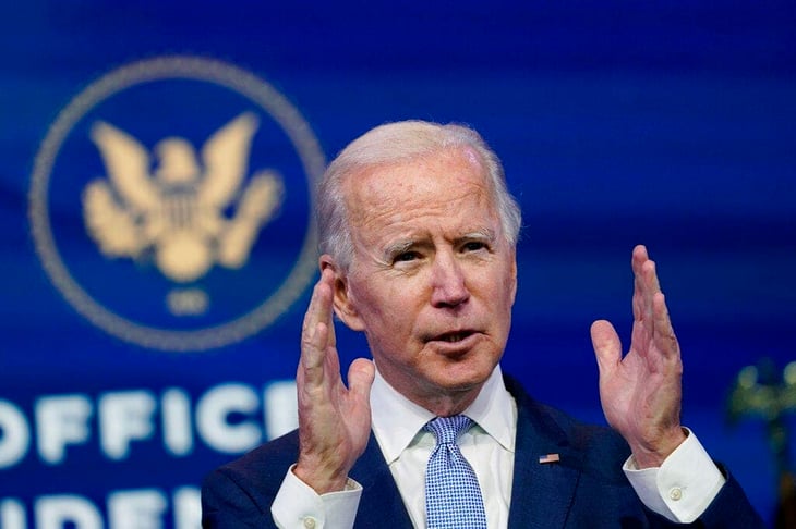 'Nuestra democracia está bajo un asalto sin precedentes', advierte Biden