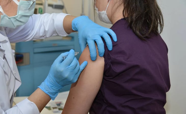 Reciben mil 300 veracruzanos vacuna de CanSino Biologics