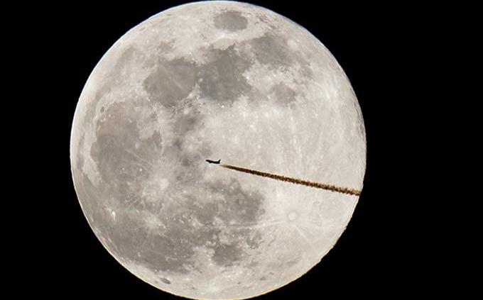Misiones constantes a la Luna, ¿contaminarán el hielo de sus polos?