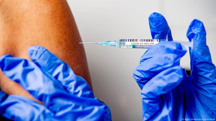 Unos 28 millones de personas se han vacunado ya contra la COVID en 46 países