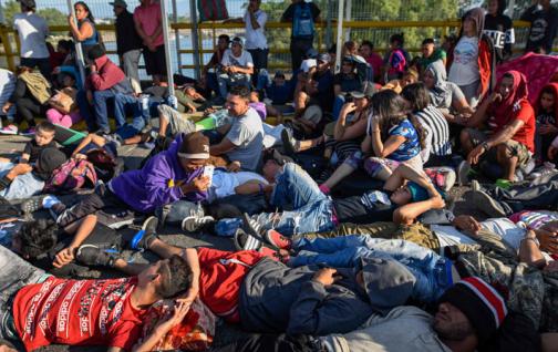 Unos 250 migrantes salen en caravana hacia EE.UU. desde el norte de Honduras
