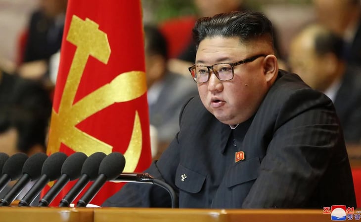 Corea de Norte presume un misil en desfile militar