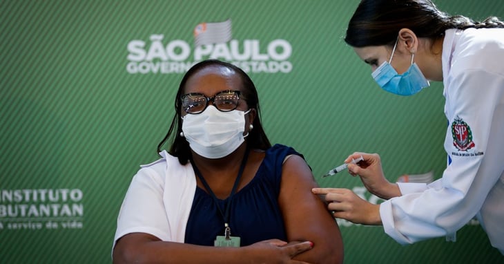 Primera vacunada de Brasil: 'No tengan miedo'