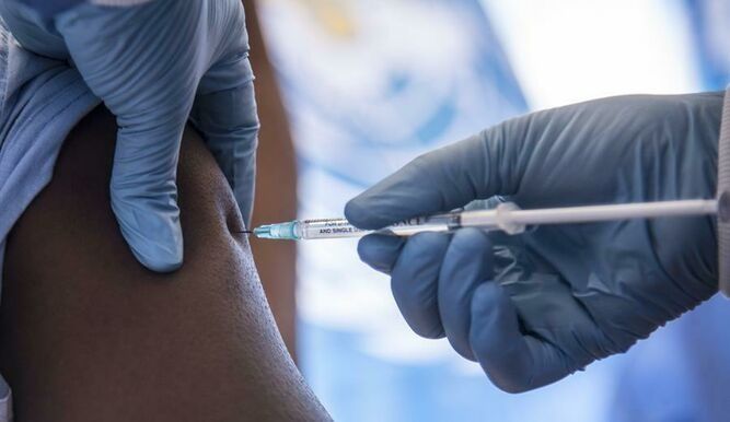 Alemania no cambiará su plan de vacunación tras la revisión en Noruega