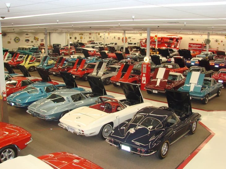 Museo de autos clásicos subastará 200 coches para evitar la quiebra