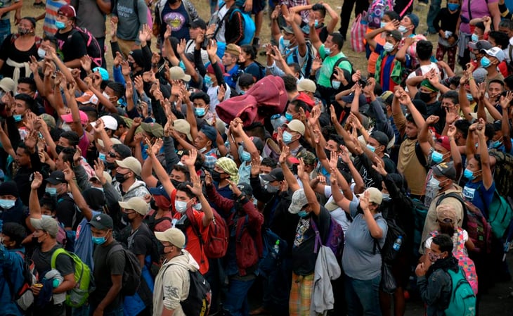 Guatemala desaloja a 7 mil hondureños de caravana migrante
