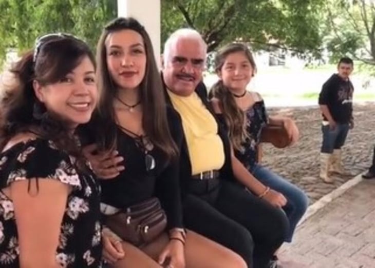 Video de Vicente Fernández tocando inapropiadamente a una joven se viraliza 