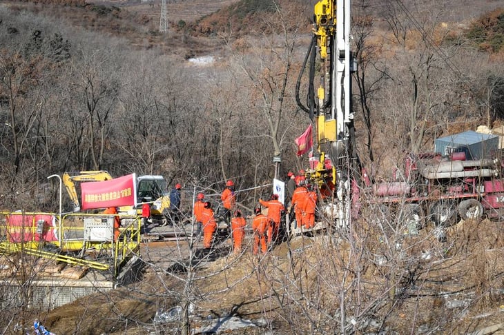 Muere uno de los mineros atrapados tras explosión en China