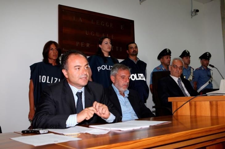 Italia da un nuevo golpe a la mafia y detiene a empresarios y políticos