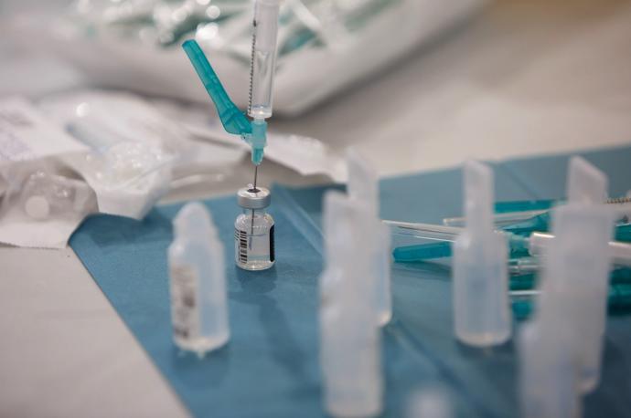 Bruselas crea un mecanismo de emergencia que permite retener vacunas en la UE