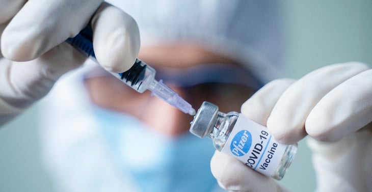 Reanudará Pfizer envío de vacunas el 15 de febrero, asegura Ebrard