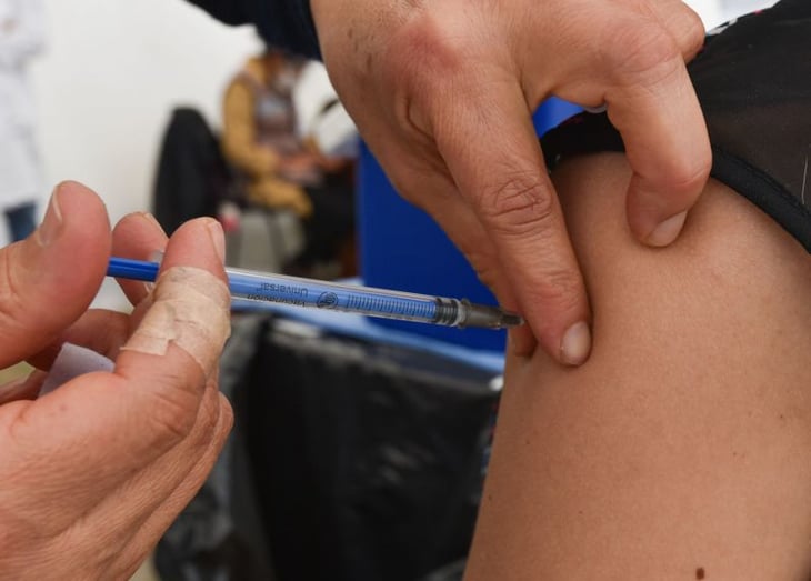 Universitarios de Aguascalientes se anotan a campaña de vacunación