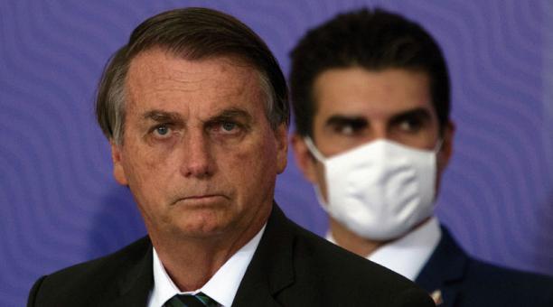 Bolsonaro se compromete con vacunación y pide ayuda para retomada económica