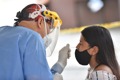 Colombia agrega otros 11.025 nuevos casos mientras espera más vacunas