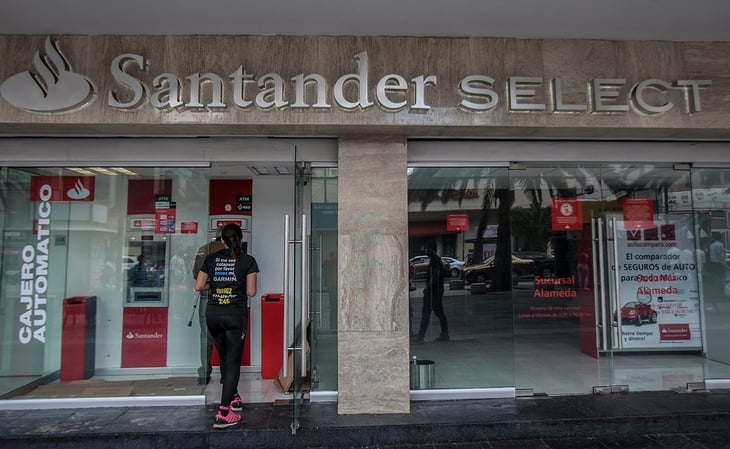 Caen 5.5% ganancias de Santander México en 2020