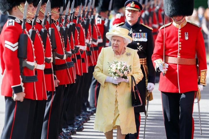 Reina Isabel II celebra 69 años en el trono británico confinada por el COVID-19