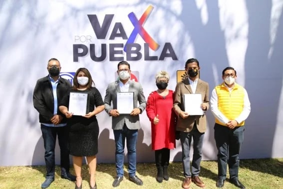 PAN, PRI y PRD firman coalición electoral total y parcial en Puebla 
