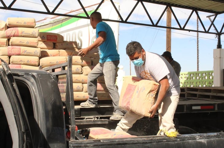 Reciben 13 familias material subsidiado en San Buenaventura