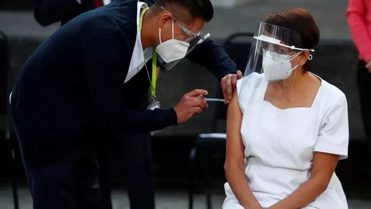 Con su presidente a la cabeza, Perú inicia la vacunación contra la covid-19