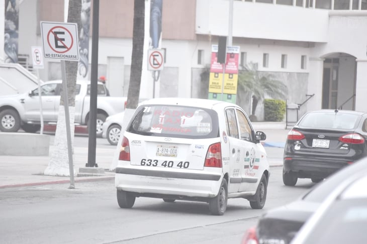 Taxistas de Monclova hacen lo imposible para no dejar de subsistir 