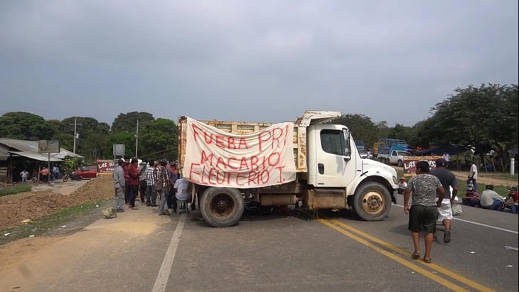 Por cuarto día bloquean carretera Transístmica de Oaxaca