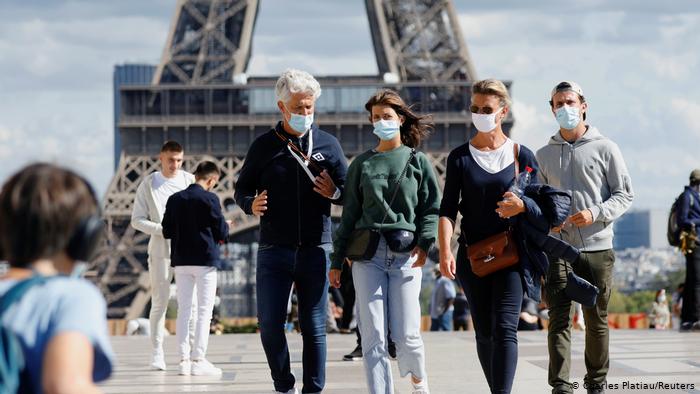 Francia baja de los 20,000 contagios diarios