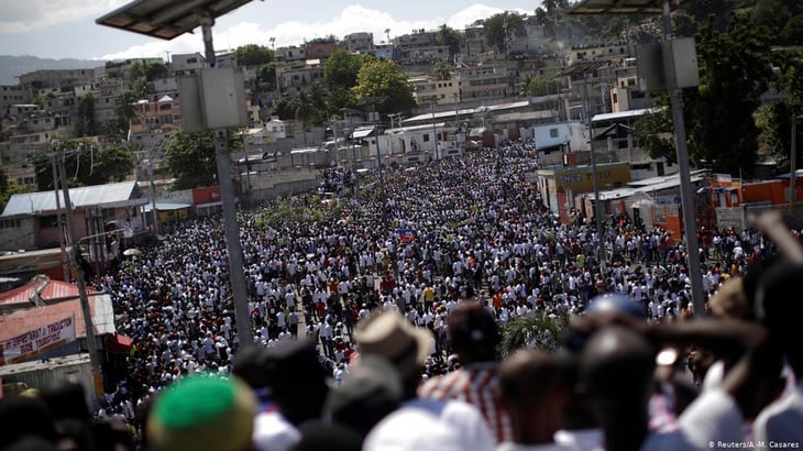Al menos un muerto y un herido en manifestación multitudinaria en Haití
