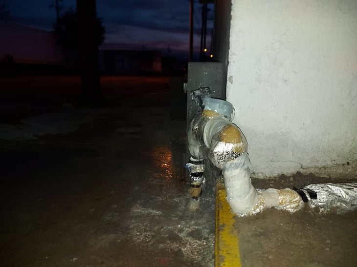Provoca frío más de 20 fugas de agua  en Frontera