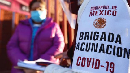 Abuelos de otras alcaldías van por vacuna a Cuajimalpa