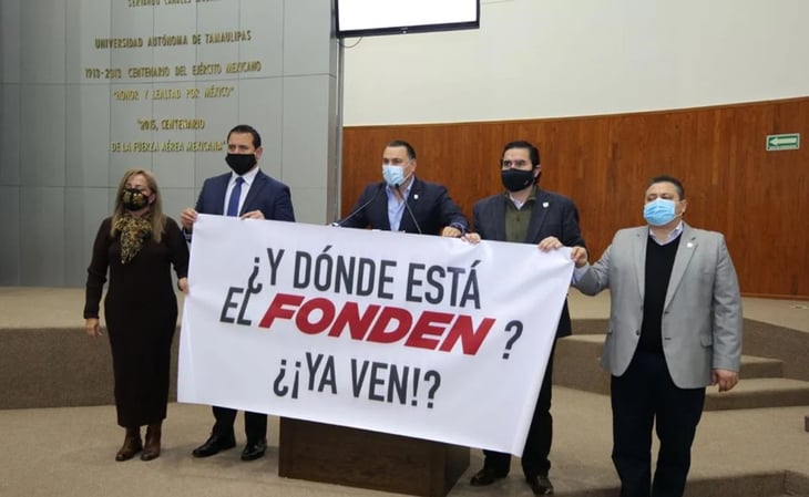 '¿Y dónde está el Fonden?', despliegan manta diputados en Tamaulipas