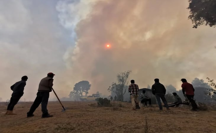 Incendio forestal en Santiago Clavellinas arrasa con 10 viviendas