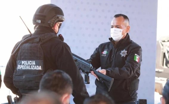 Equipan a policía de Coahuila con armamento igual al del Ejército