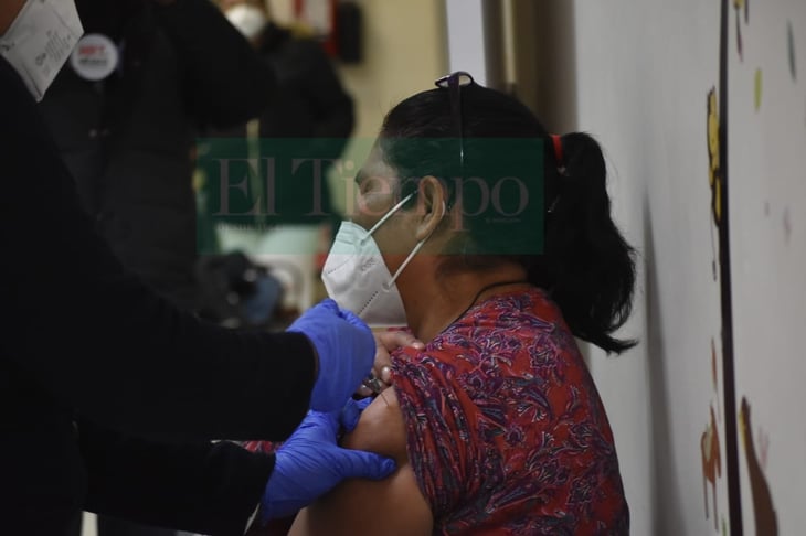 111 trabajadores del Amparo Pape en Monclova esperan vacuna