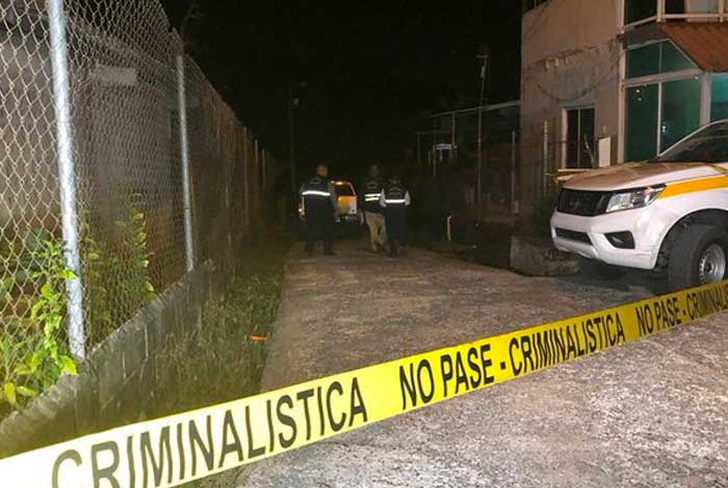 Asesinan a tiros a tres miembros de una familia dentro de su casa en Panamá