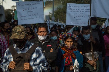 Indígenas y campesinos piden la renuncia del presidente de Guatemala