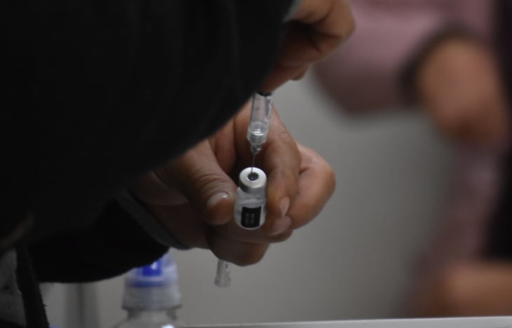 Retoman vacunación contra Covid para adultos mayores