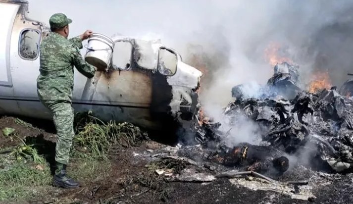 Se desploma avioneta de la Fuerza Aérea Mexicana en Veracruz; hay 7 muertos