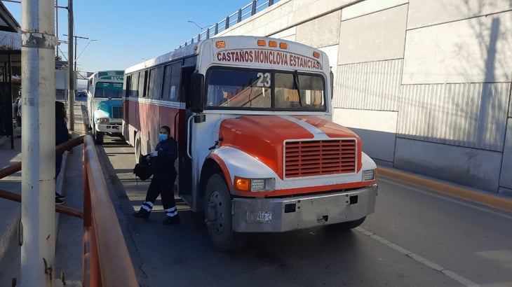 Chocan camiones con pasajeros en Monclova