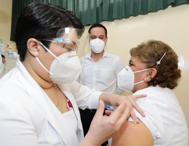 Personal médico de Yucatán recibe vacuna contra Covid-19