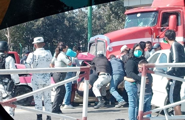 Tráiler se queda sin frenos en la autopista Puebla-Orizaba