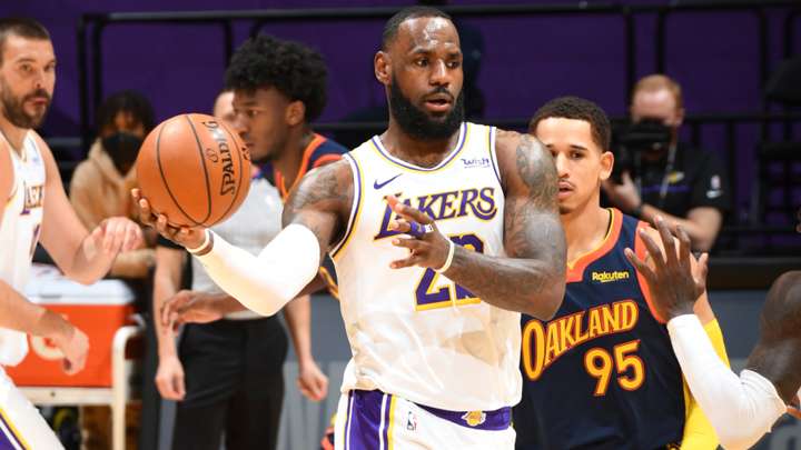 LeBron y Lakers dominan a Warriors