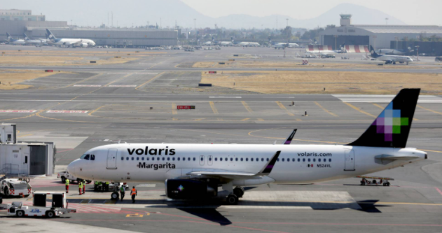 Protestan contra una aerolínea mexicana por no contratar a joven con VIH